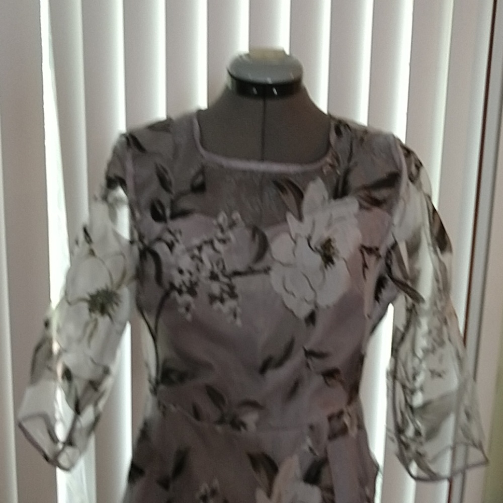 Dress - Picture 2 of 4